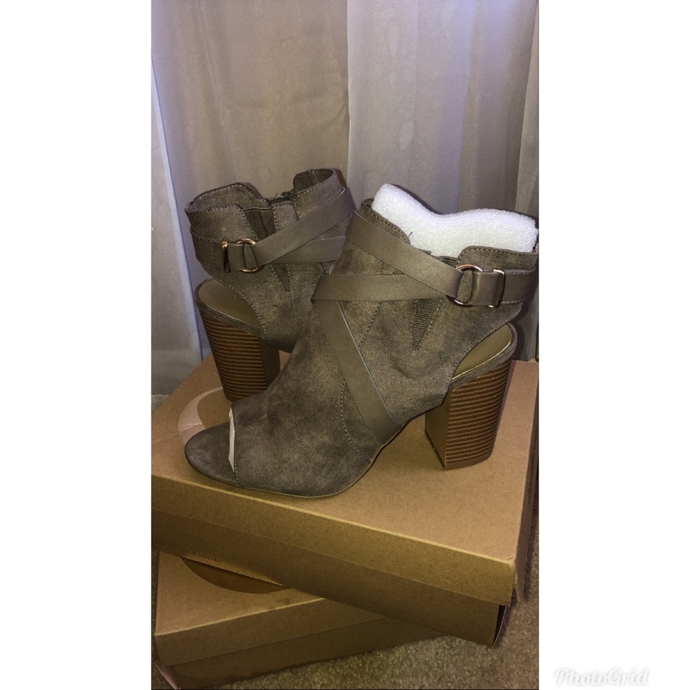 Taupe | Size 10 | 3.5 inches |